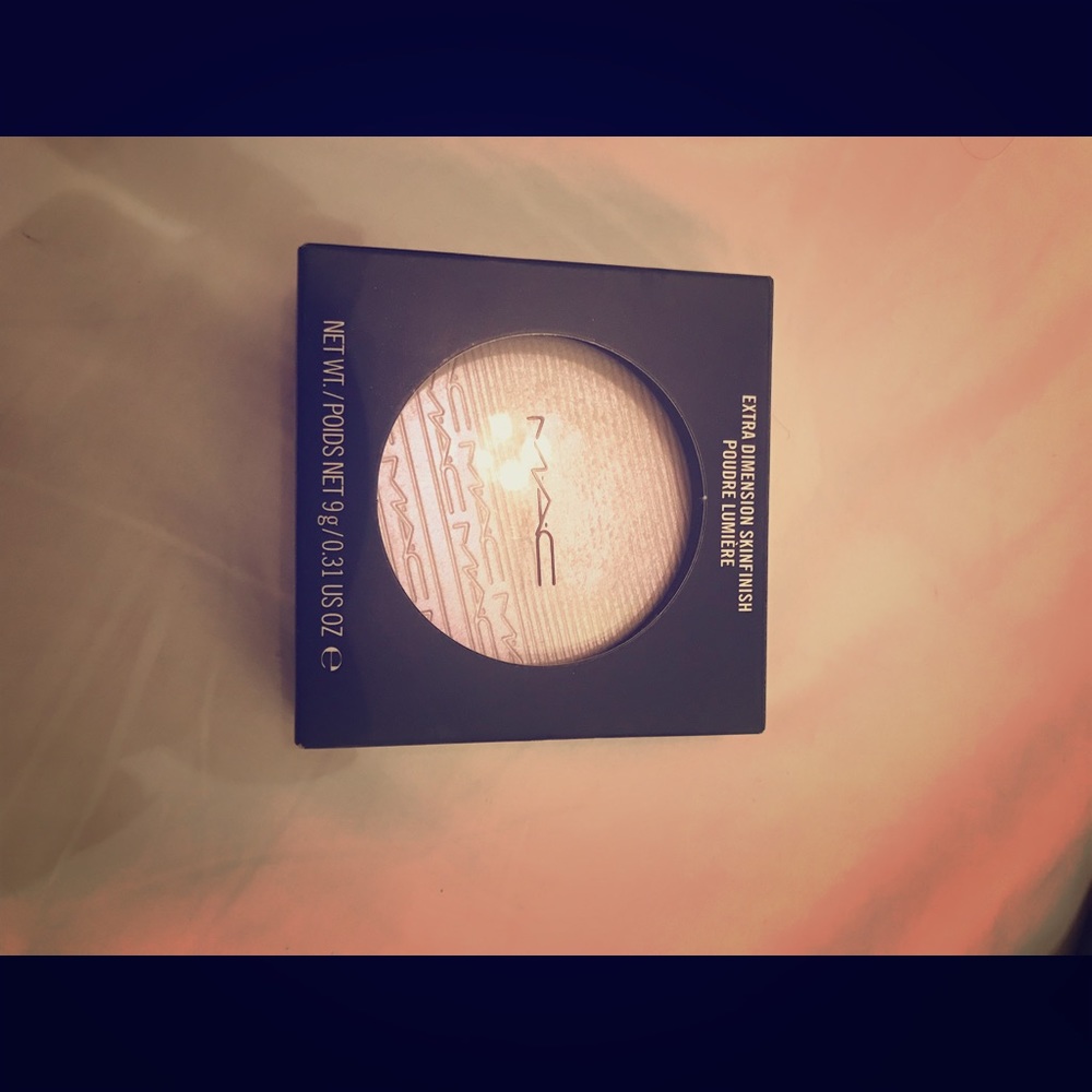 Mac Extra Dimension Skin Finish- Soft Frost